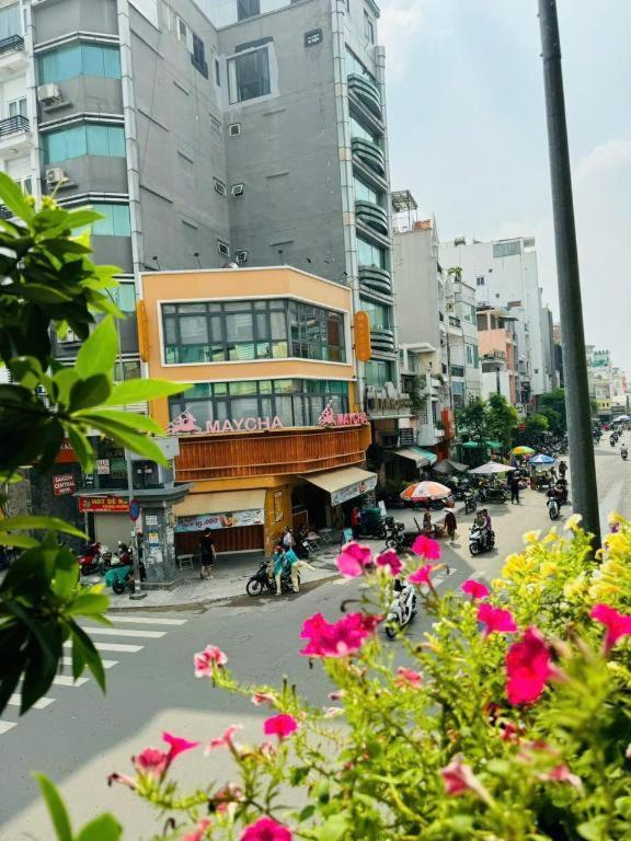 Son Tung - De Tham Street TP. Hồ Chí Minh