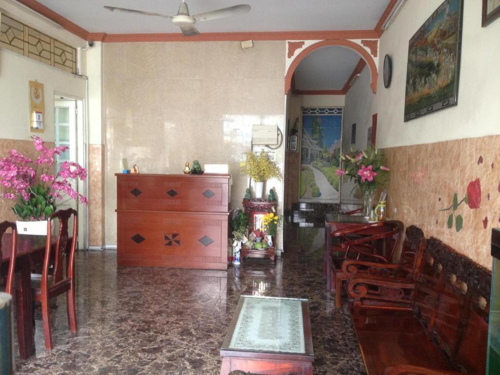 Son Tung - De Tham Street