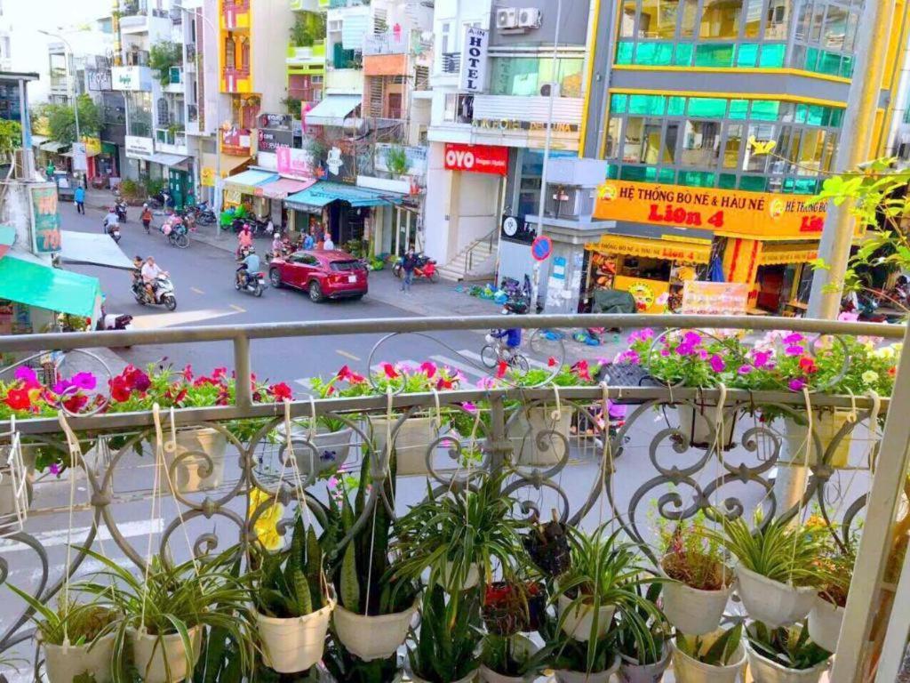 Son Tung - De Tham Street * TP. Hồ Chí Minh